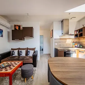 https://le-cocon-voironnais.hotels-rhonealpes.com